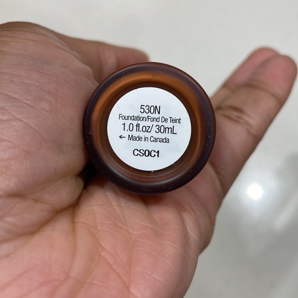 Rare Beauty Liquid Touch Weightless Foundation- 530N - Picture 2 of 4